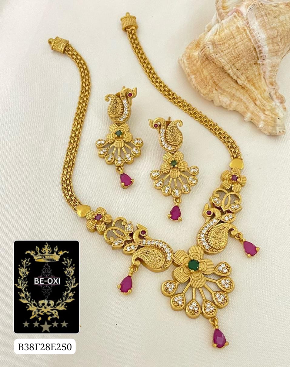 B38F28E238 GOLD PLATING NECKLACE