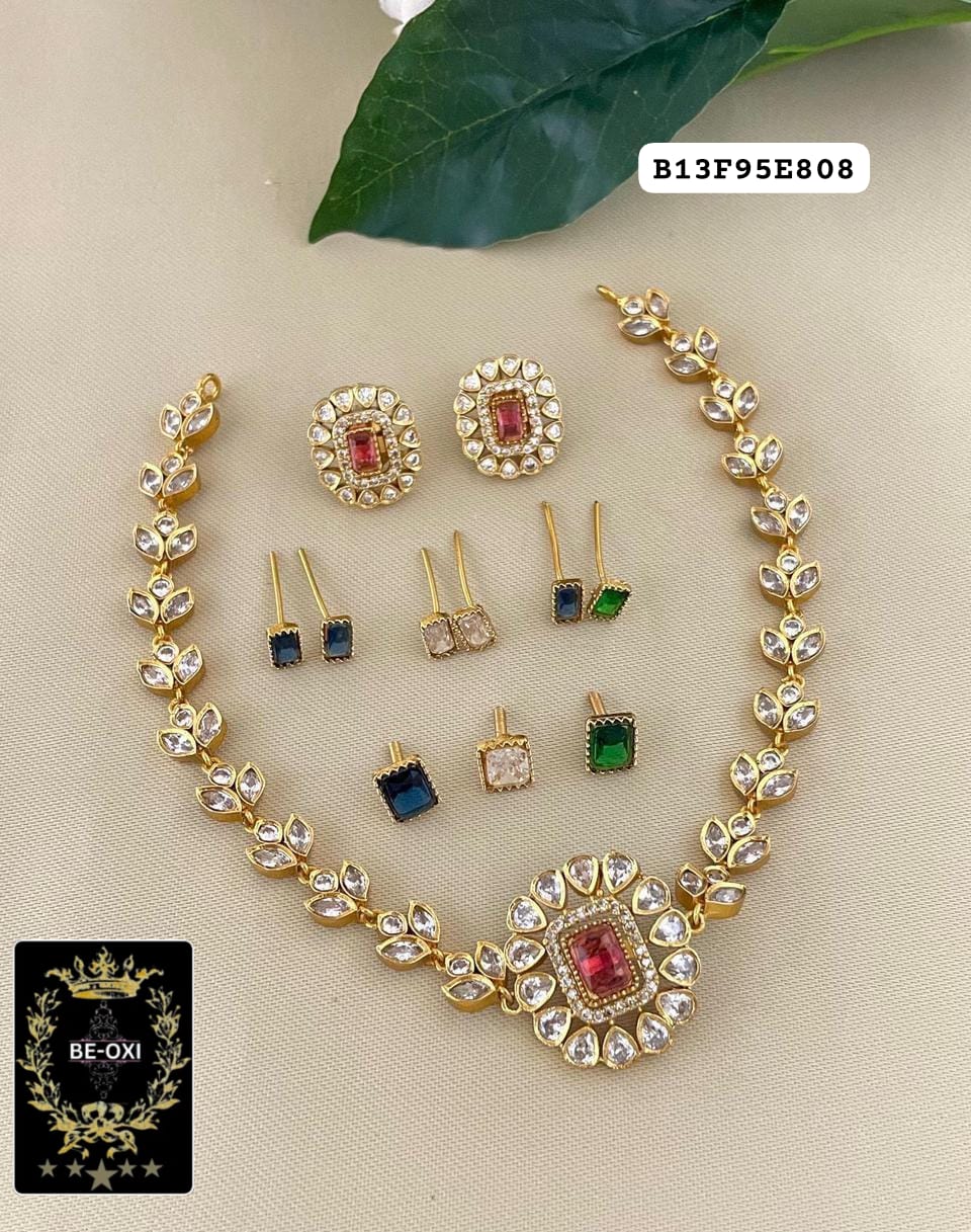 B48F95E808 AD 5 IN 1 BRASS NECKLACE