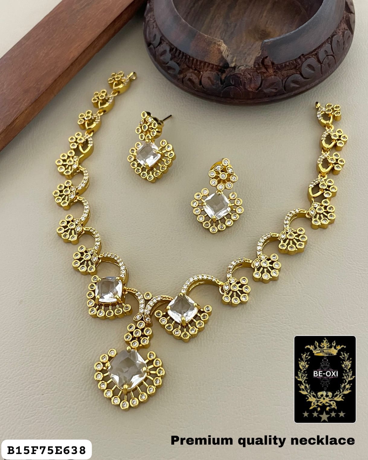 B53F75E638 AD BRASS NECKLACE (WHITE)