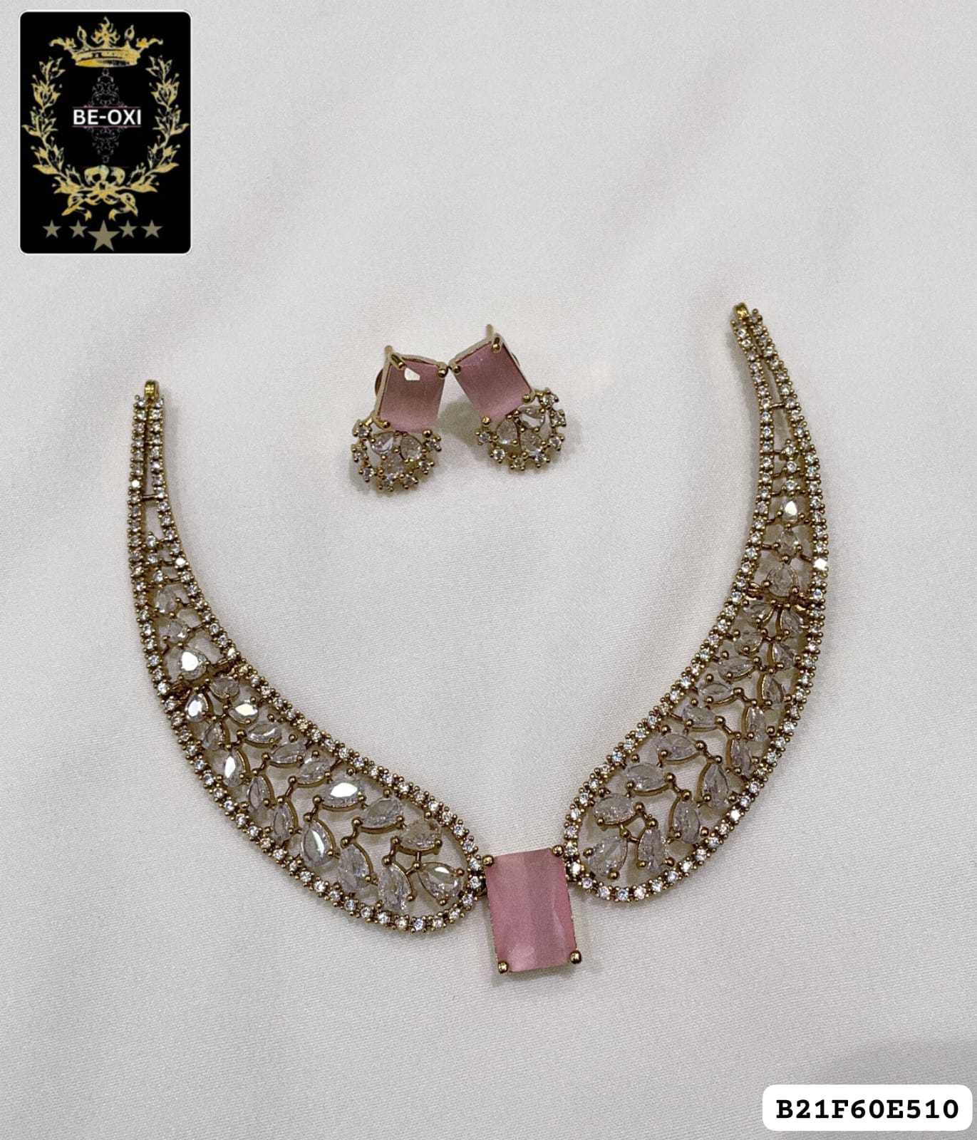 B51F60E510 BUTTER FLY AD NECKLACE