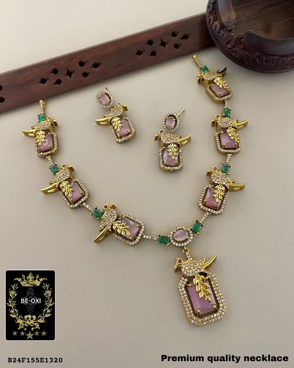 B50F155E1319 BIRD AD NECKLACE