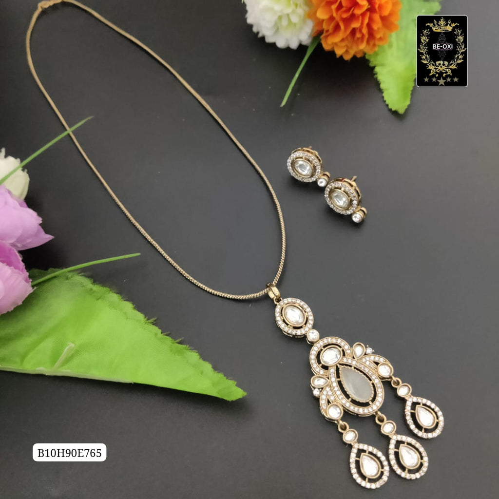 B10H90E765 MOSSANITE PENDENT