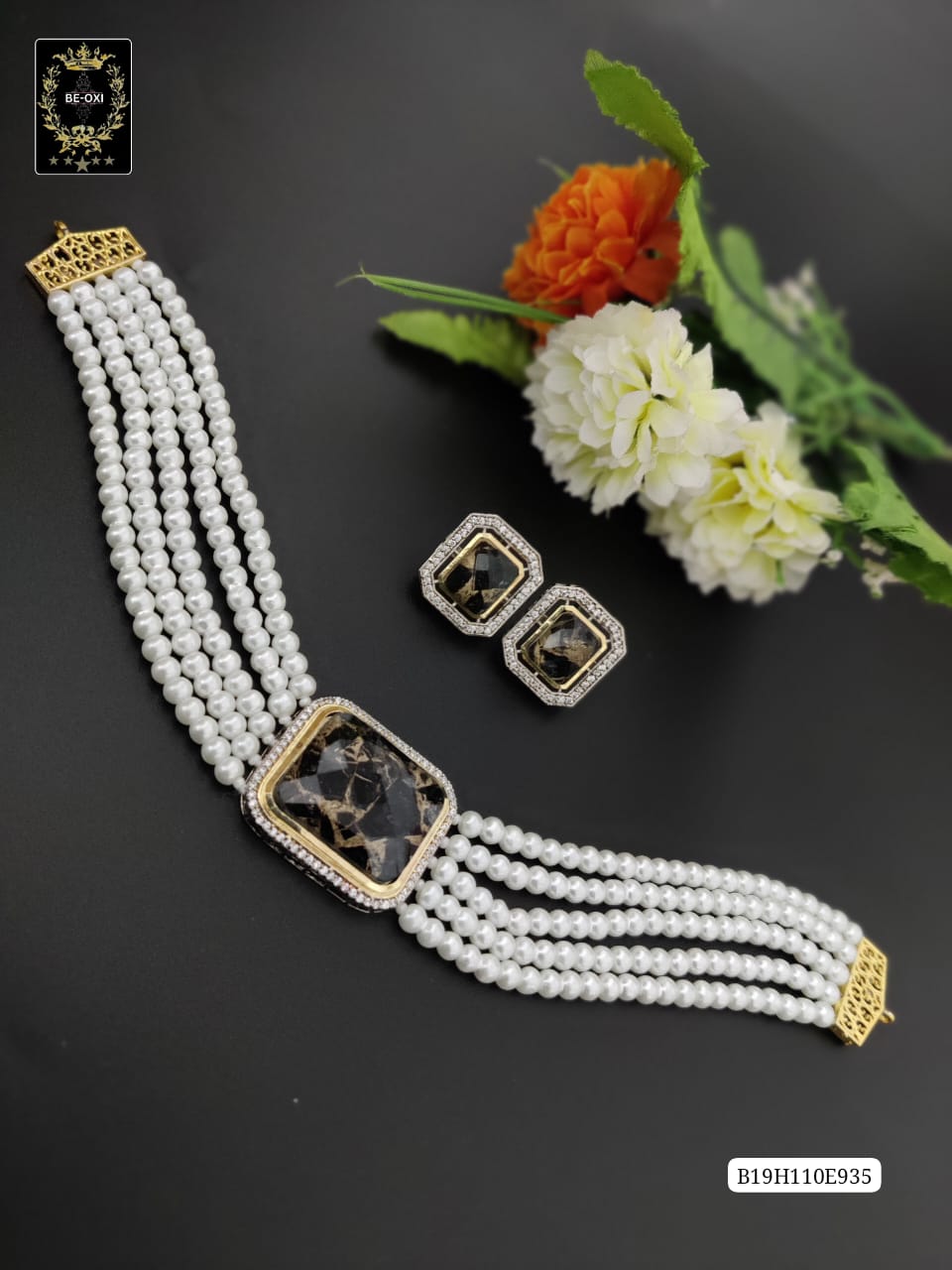 B19H110E935 PREMIUM STONE POLKI EARRINGS