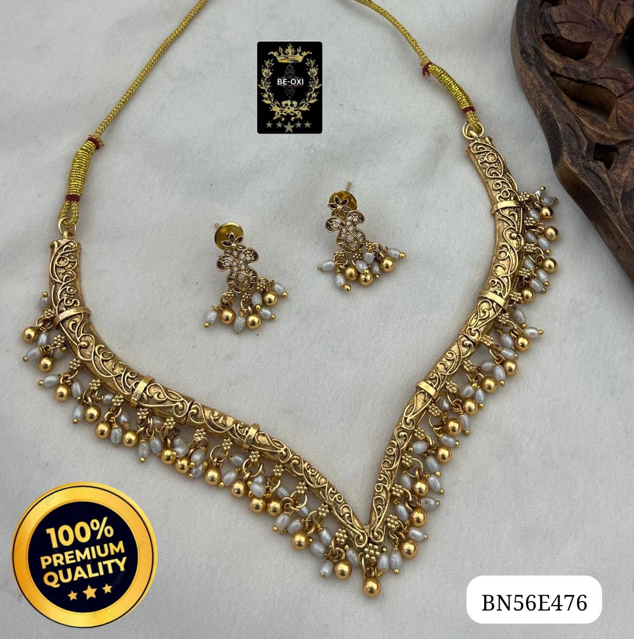 12BN56E476 V MATT POLISH NECKLACE